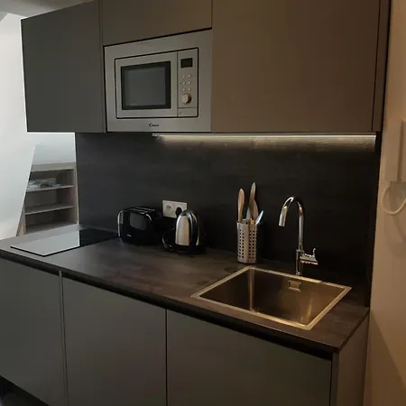 Διαμέρισμα Centre De : Renove, Climatise Et Calme *